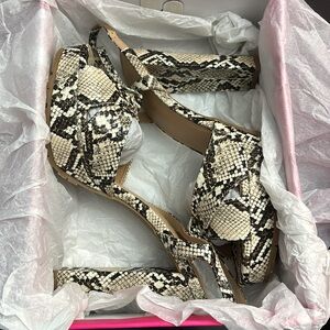 Shoedazzle Mirakol Hell in Natural Snake Print Size 12